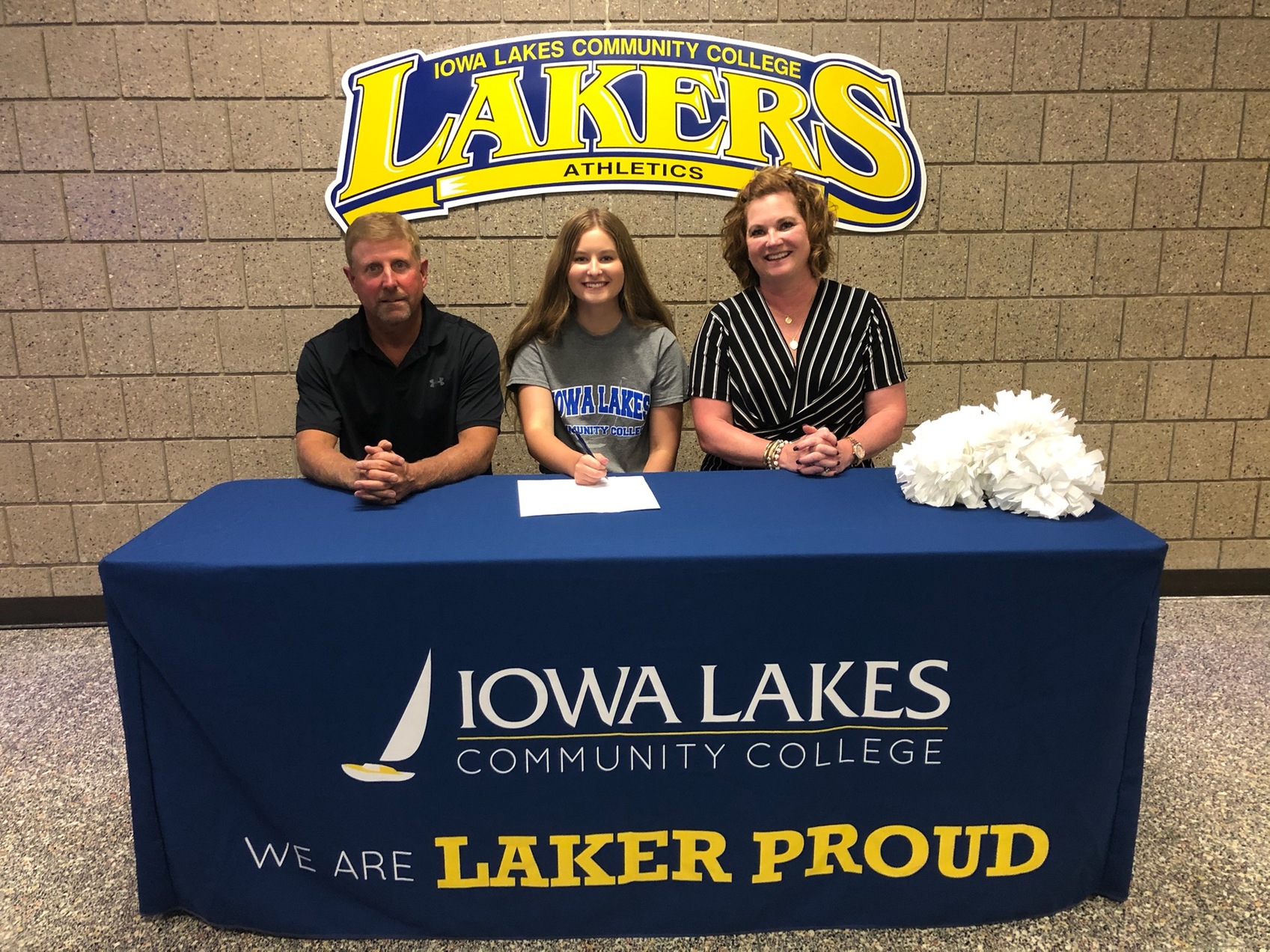 Houseman Accepts Iowa Lakes Dance Team Offer