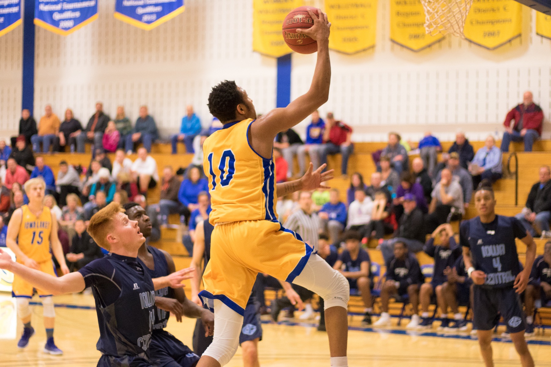 Lakers Host Trojans on Sophomore Night