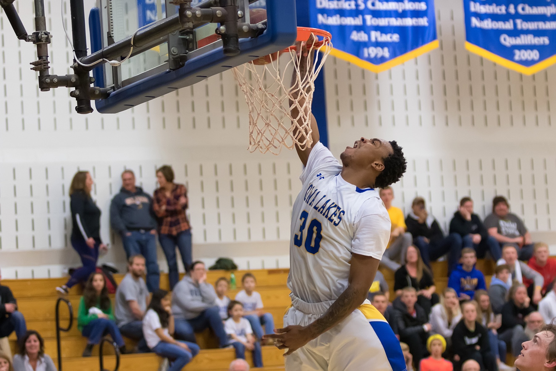 Iowa Lakes Basketball Hosts Dordt College Defenders