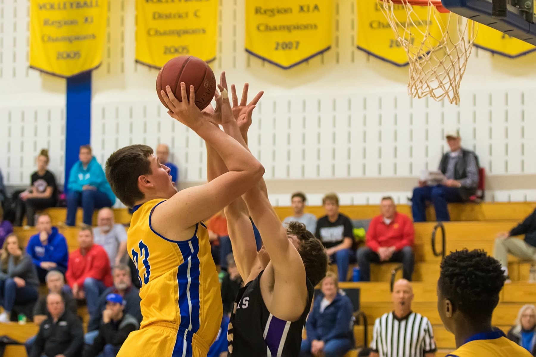 Lakers end regular season with a win.