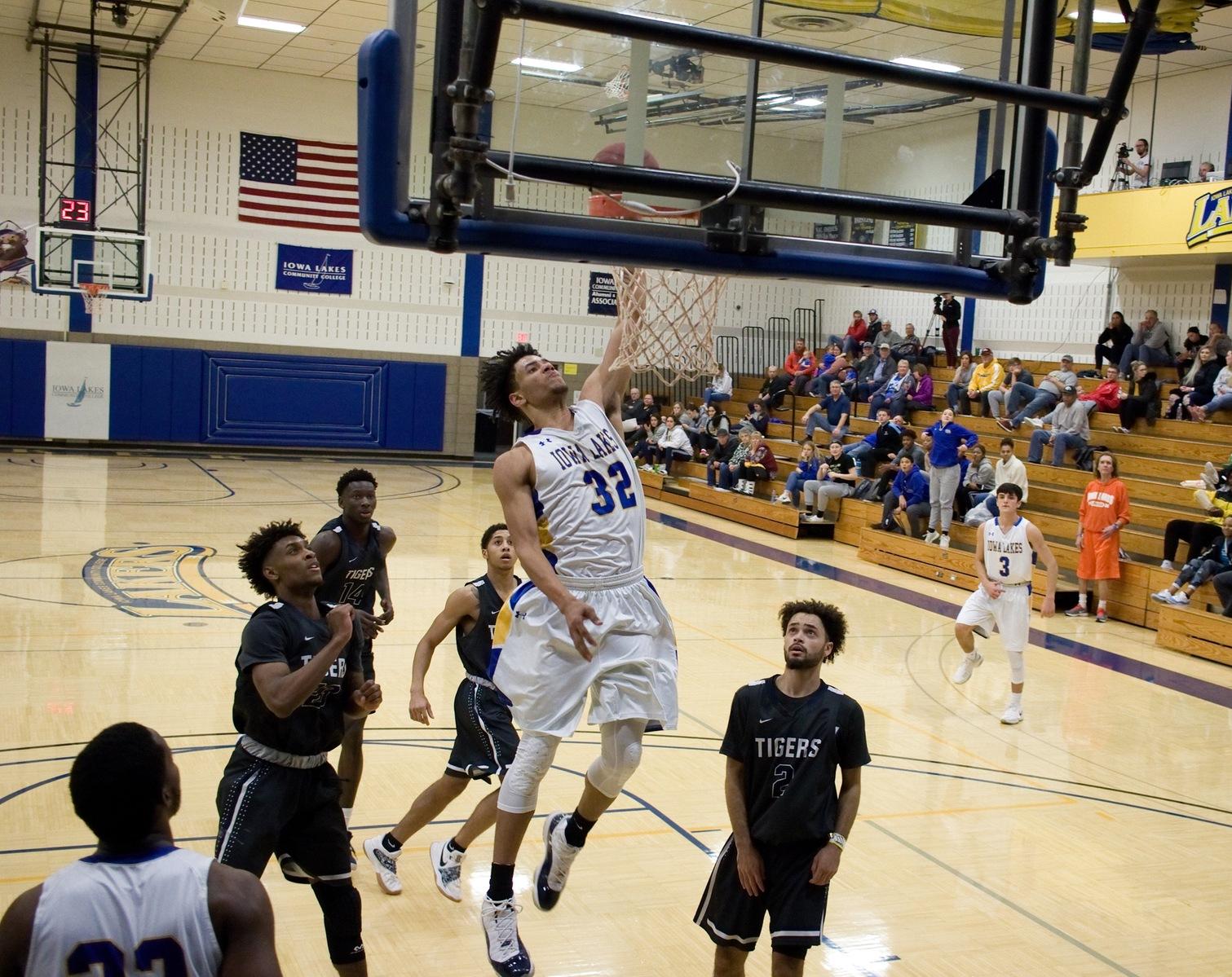 Lakers Host Southwestern