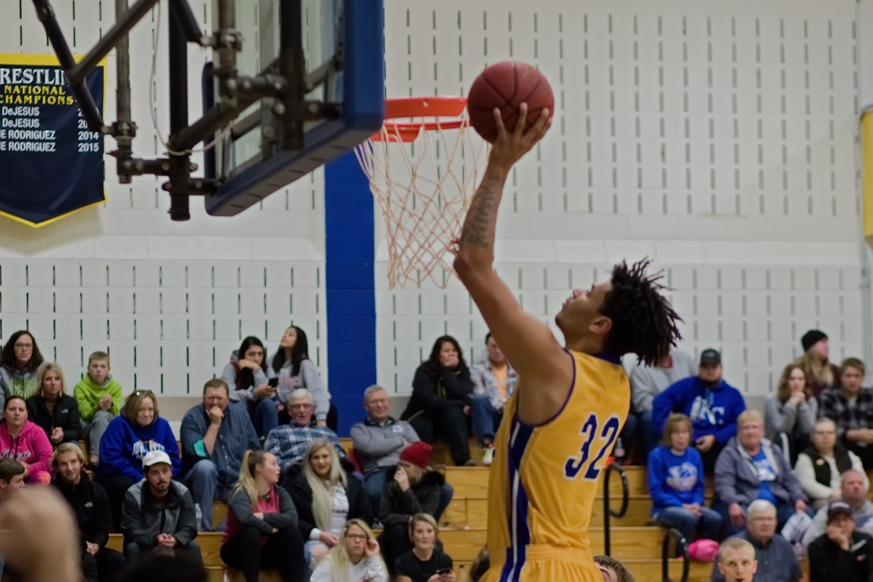 Lakers take 2 in Norfolk