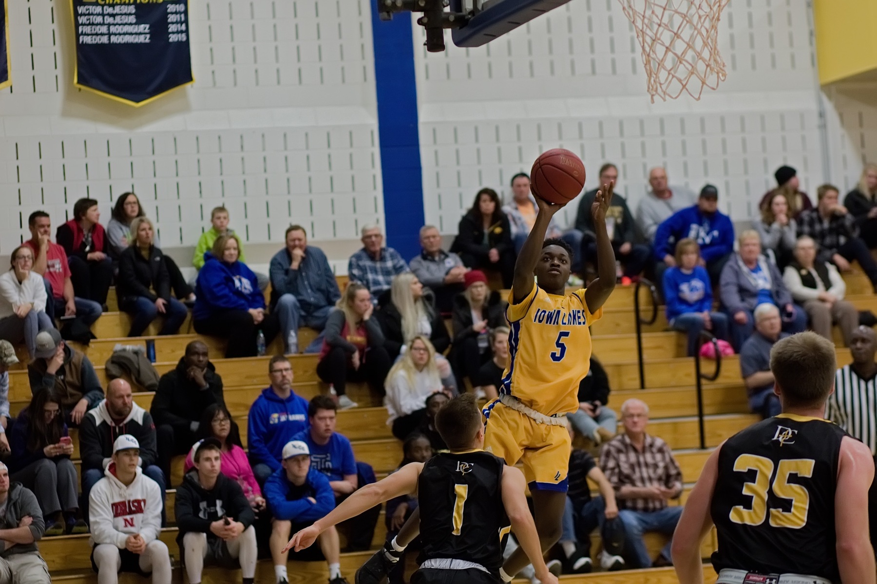Lakers beat Southwestern