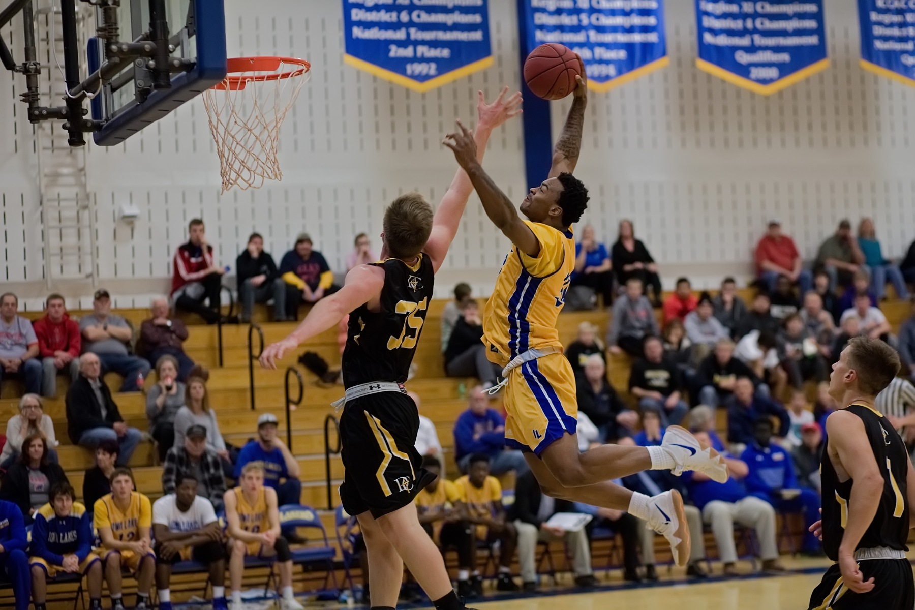 Lakers Defeat Minnesota West Blue Jays