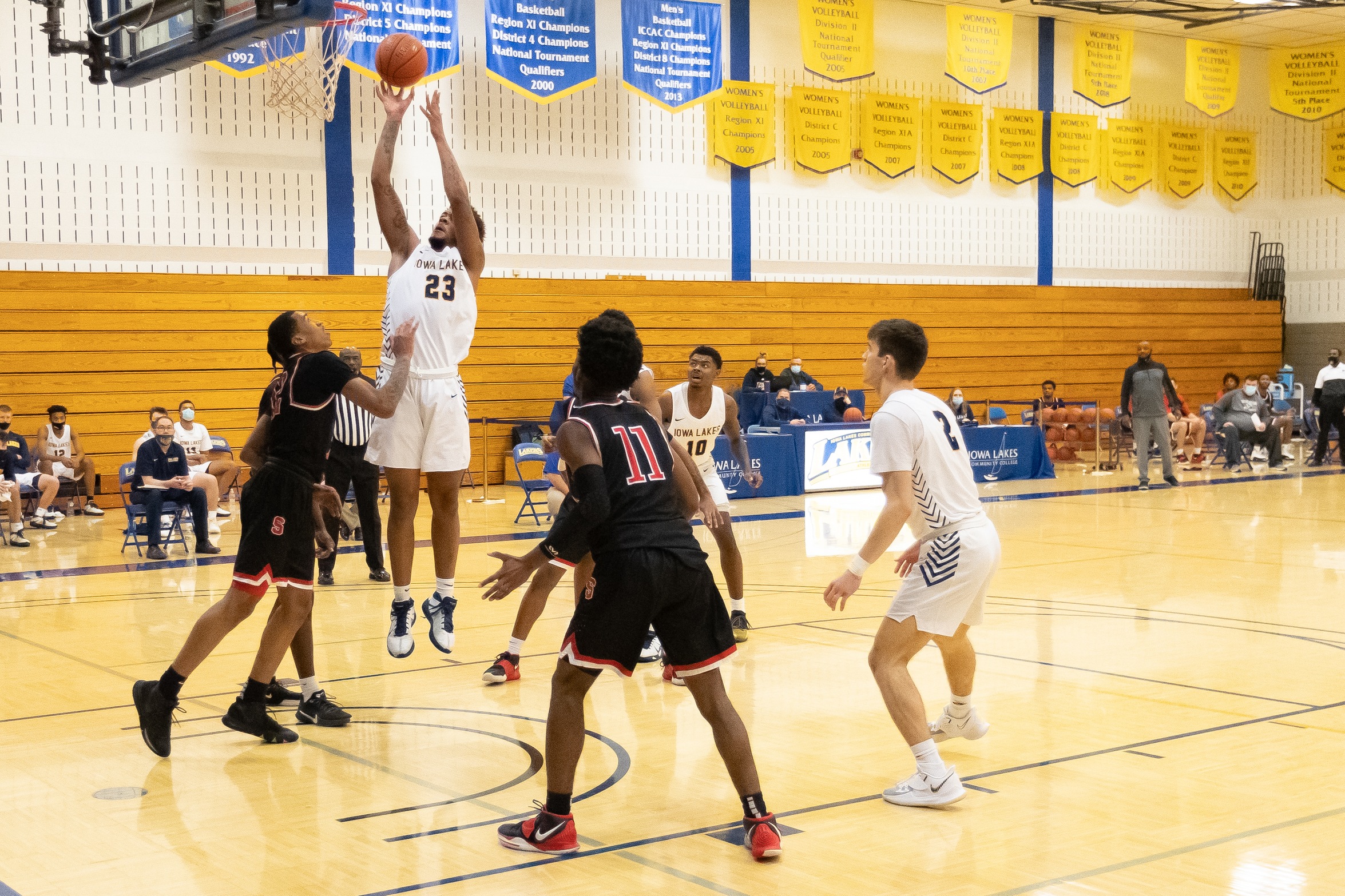 Lakers fall at DMACC