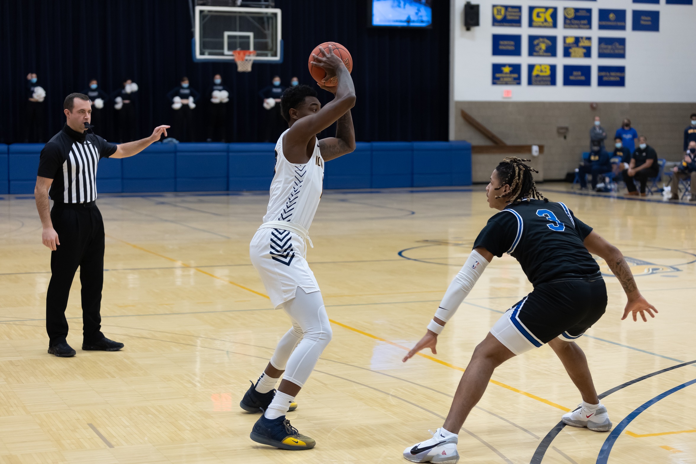 Lakers Fall in Opener