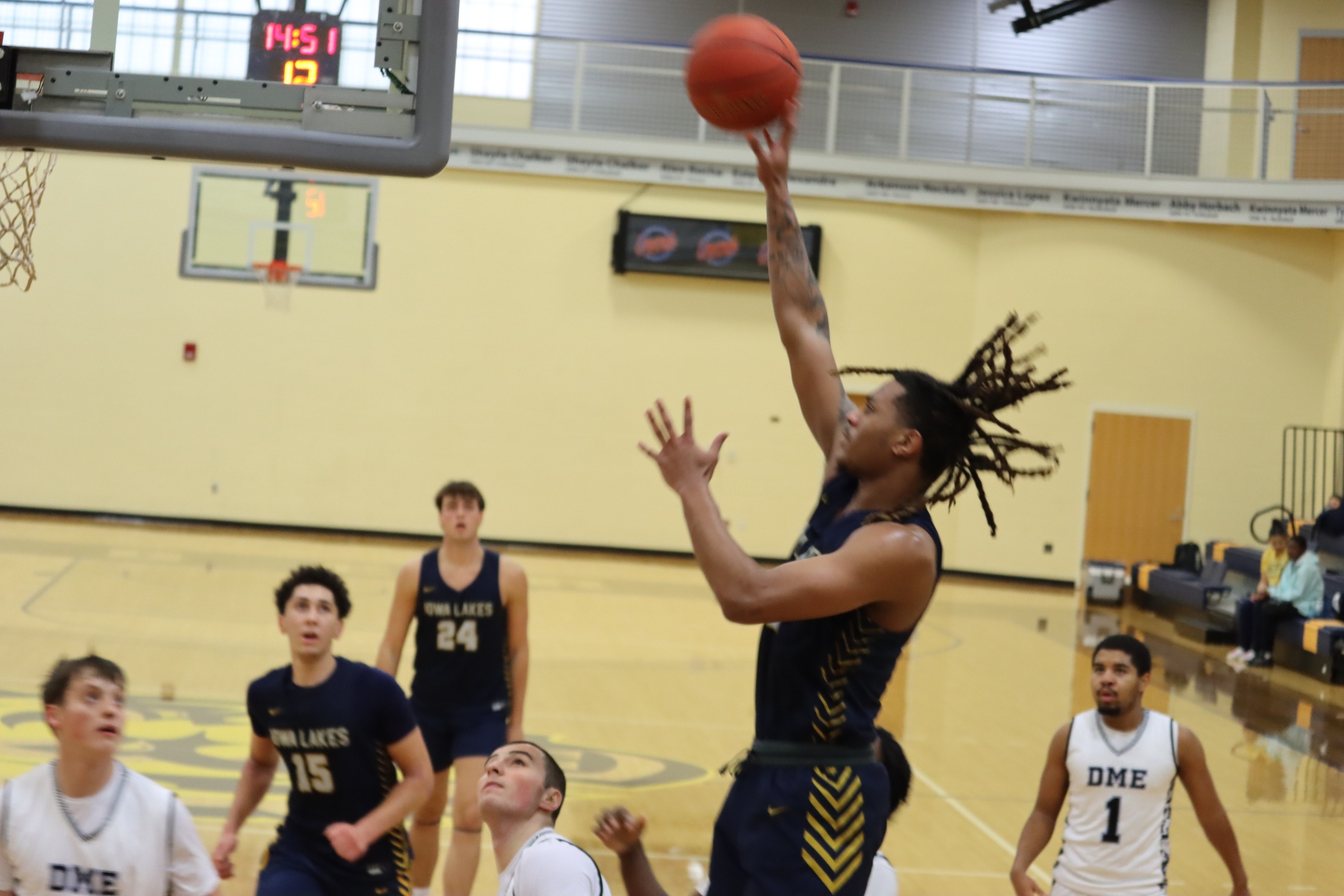 Lakers beat Ellsworth
