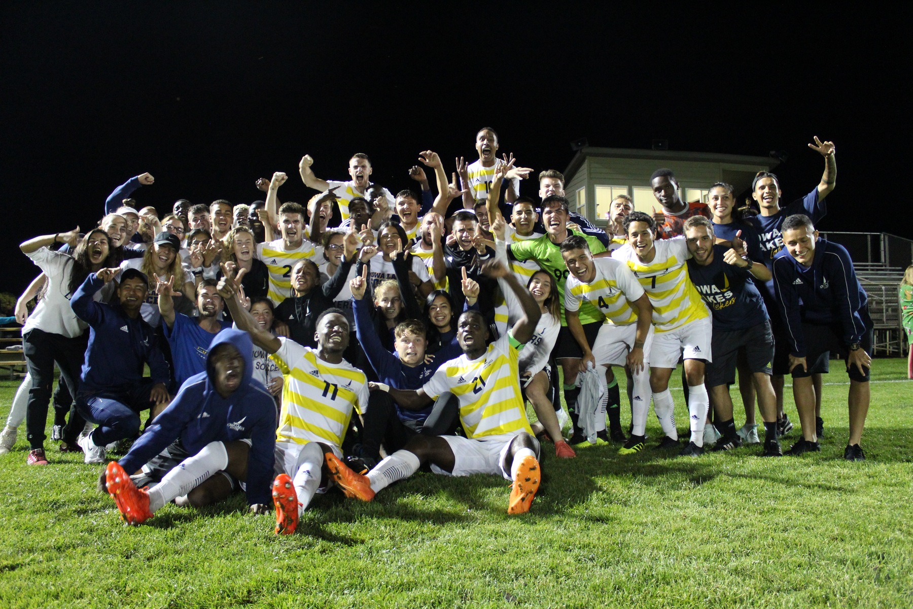 #11 LAKERS DEFEAT #13 MARSHALLTOWN IN 4-3 THRILLER