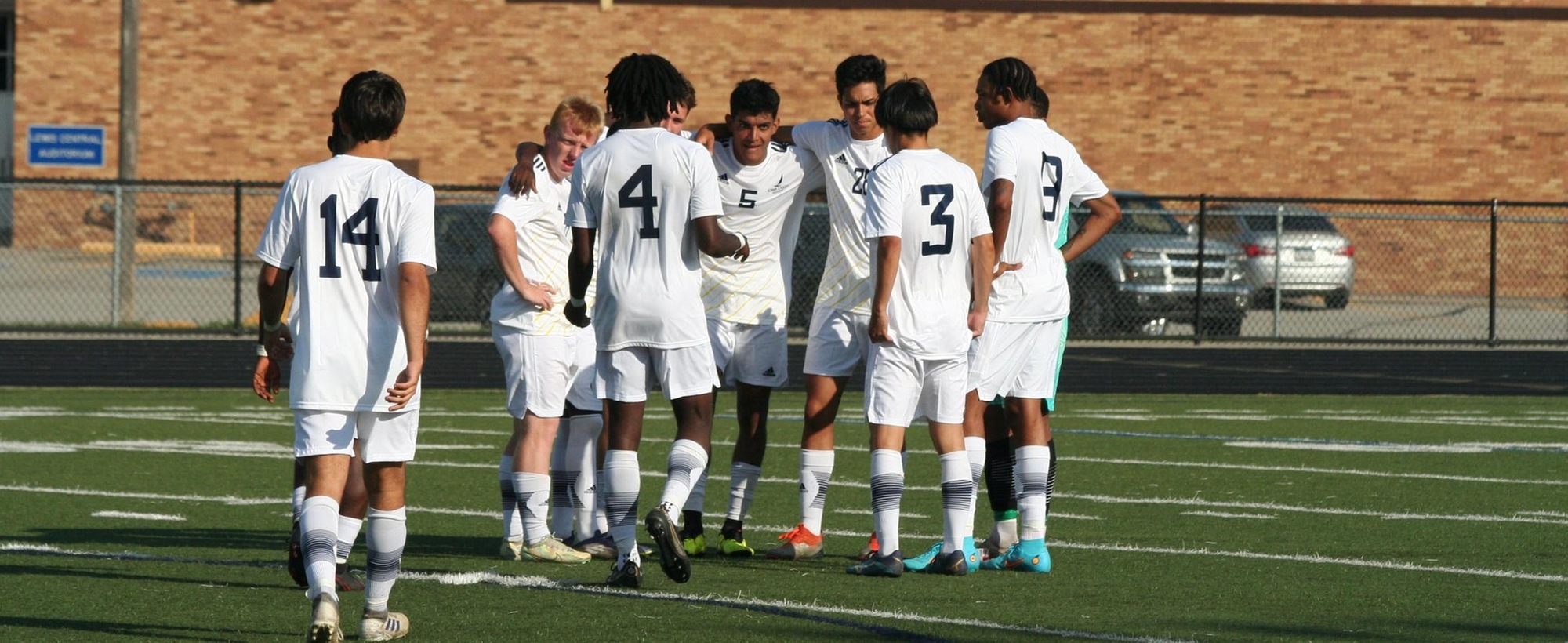 Lakers' Nightmare Start Against Iowa Western