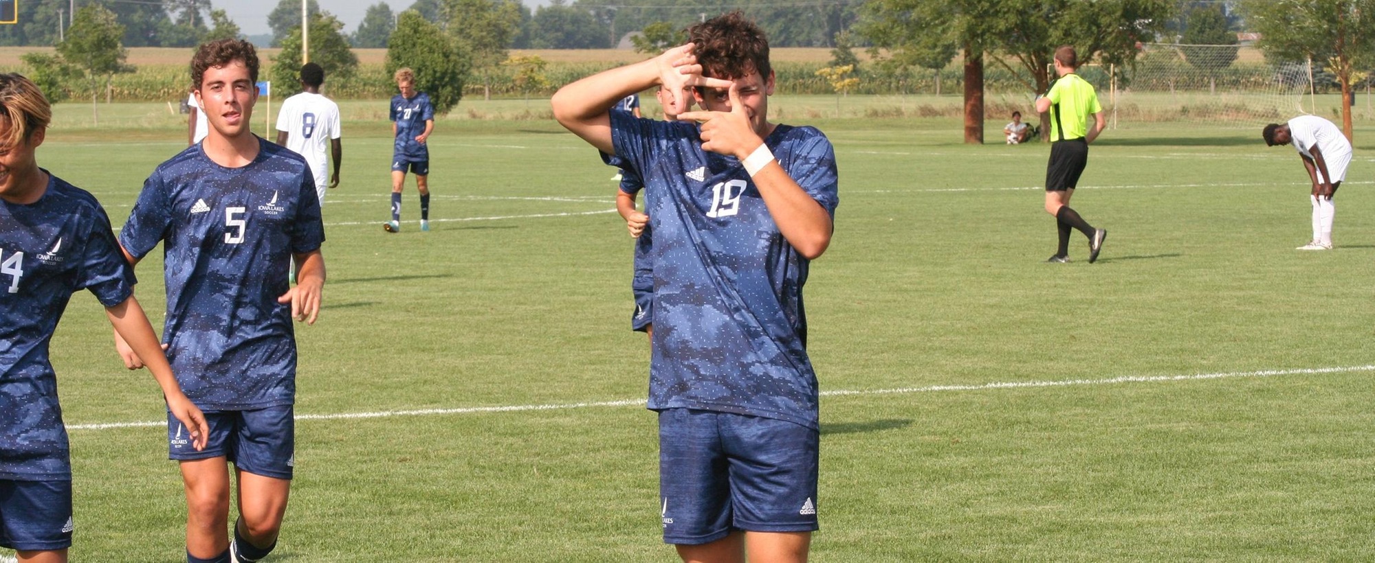 Lakers Extend Winning Streak With Win Over Iowa Central