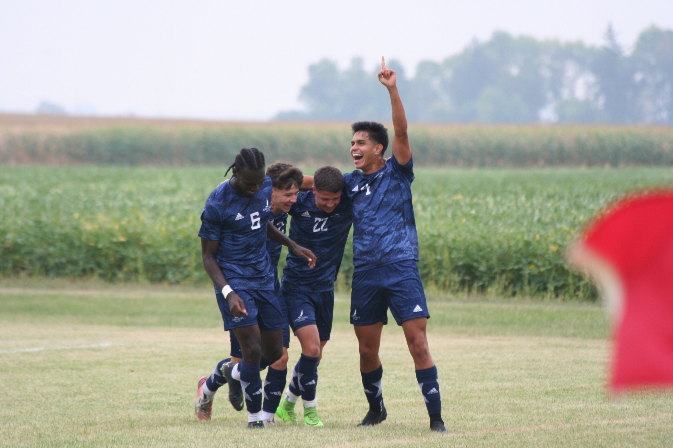 Second-Half Loreto Brace Secures Lakers Victory