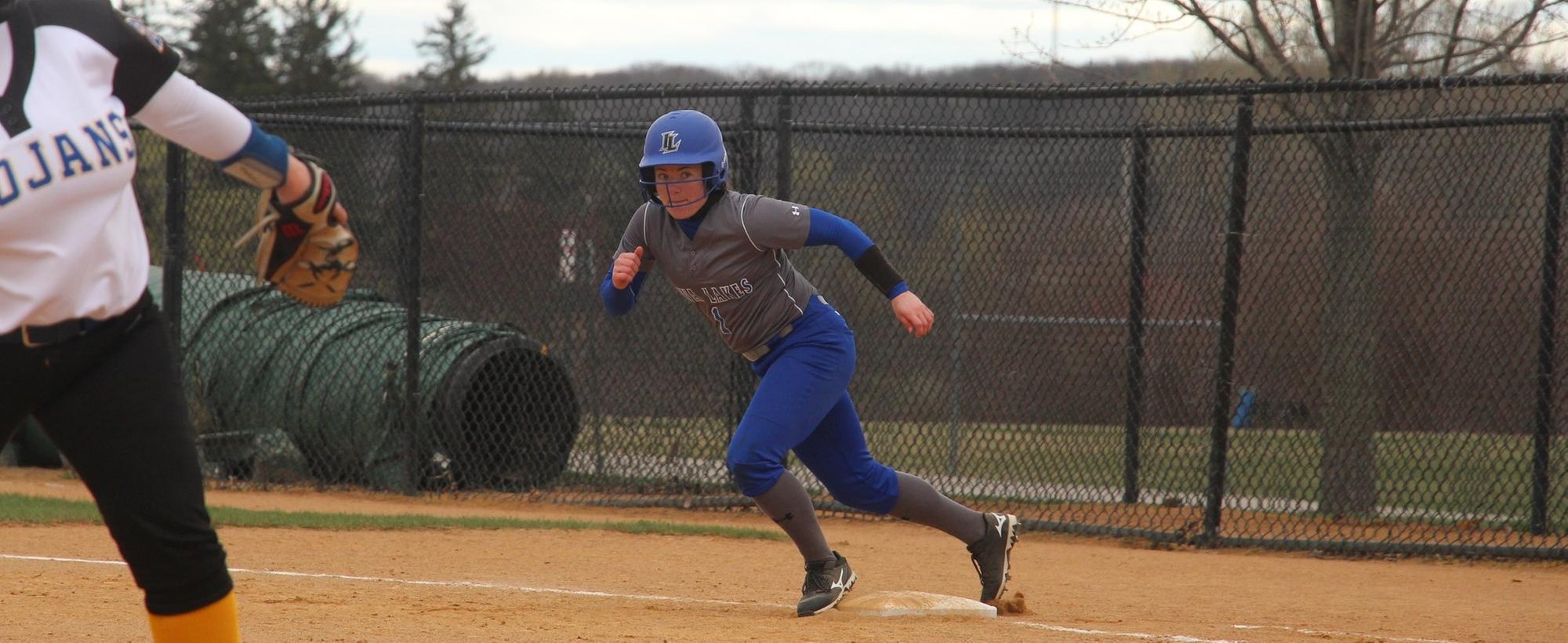 Lakers Split in Final Regular Season Series