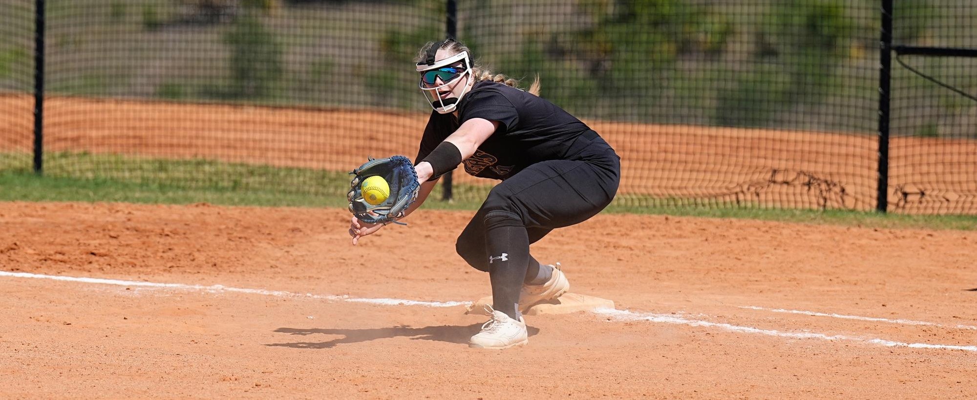 #20 Lakers Blast Seven Homeruns in Sweep