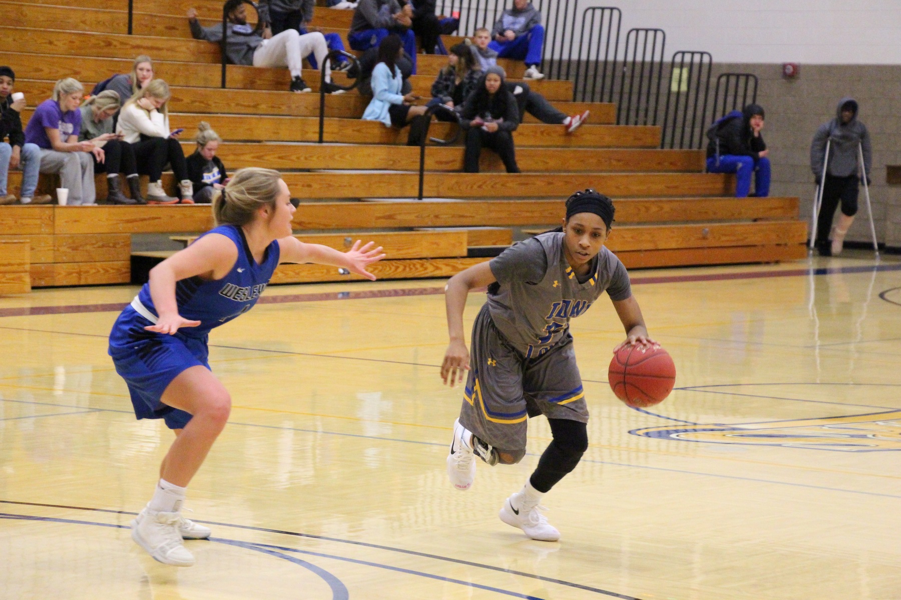 Dakota Wesleyan tops Lakers