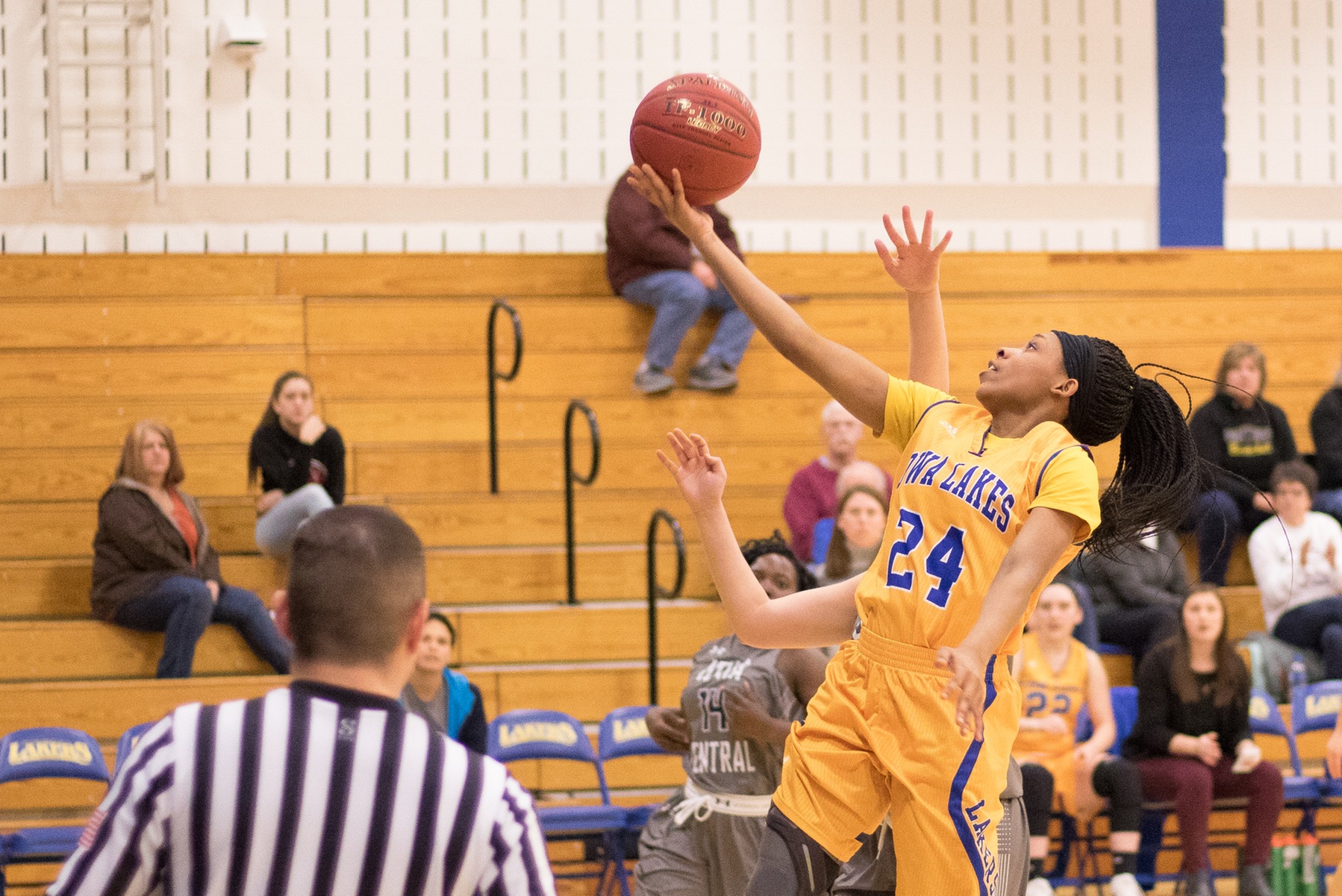 Lakers fall on the road in 1st Round of Regional Tournament