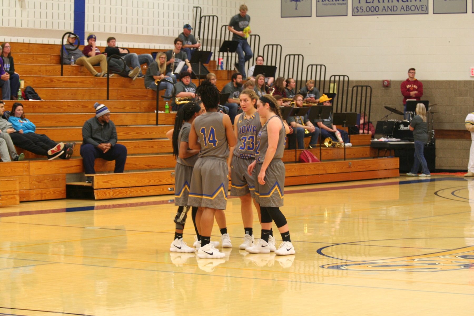 Lakers fall on the road