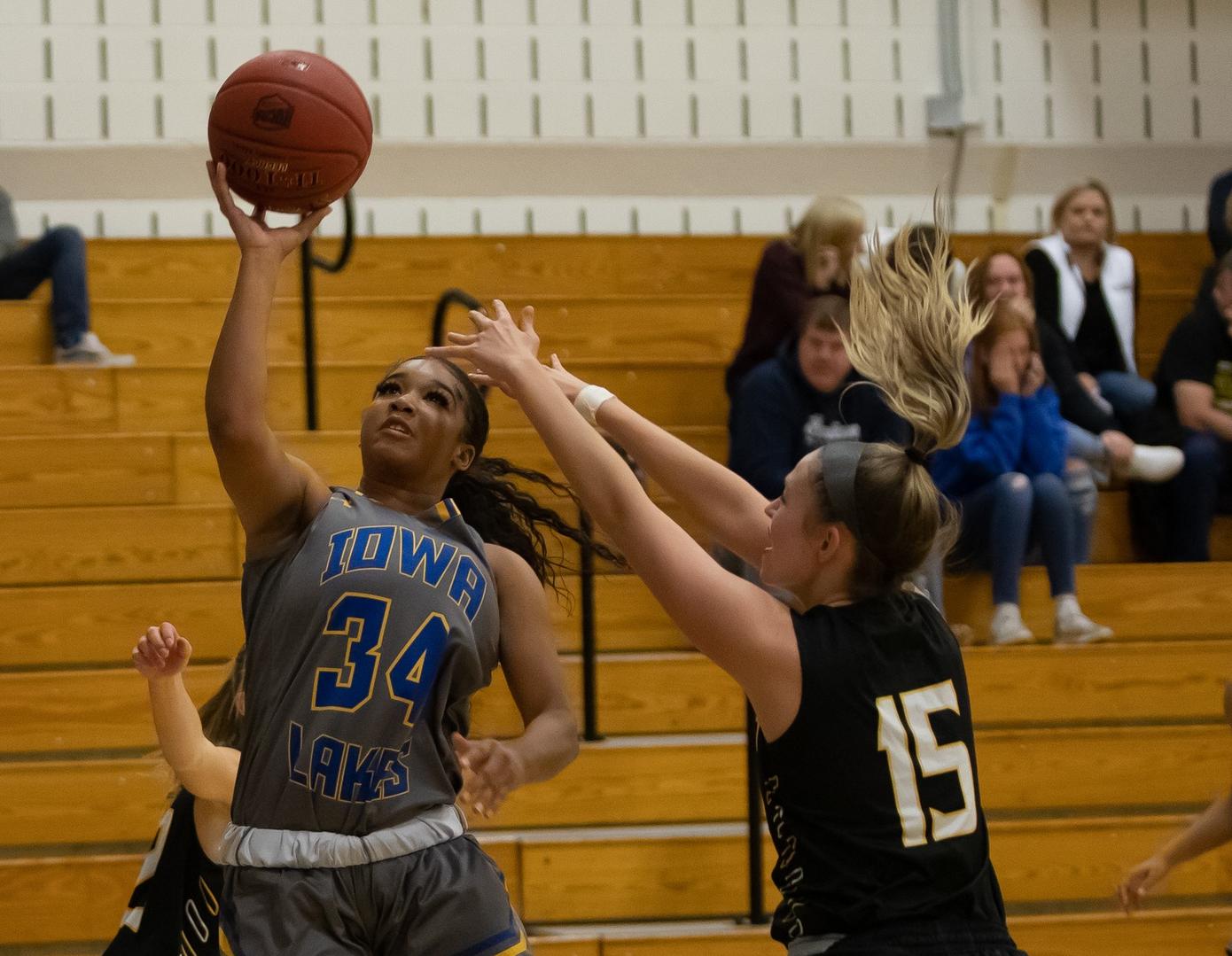 Lakers Go 1-1 at the Thanksgiving Challenge