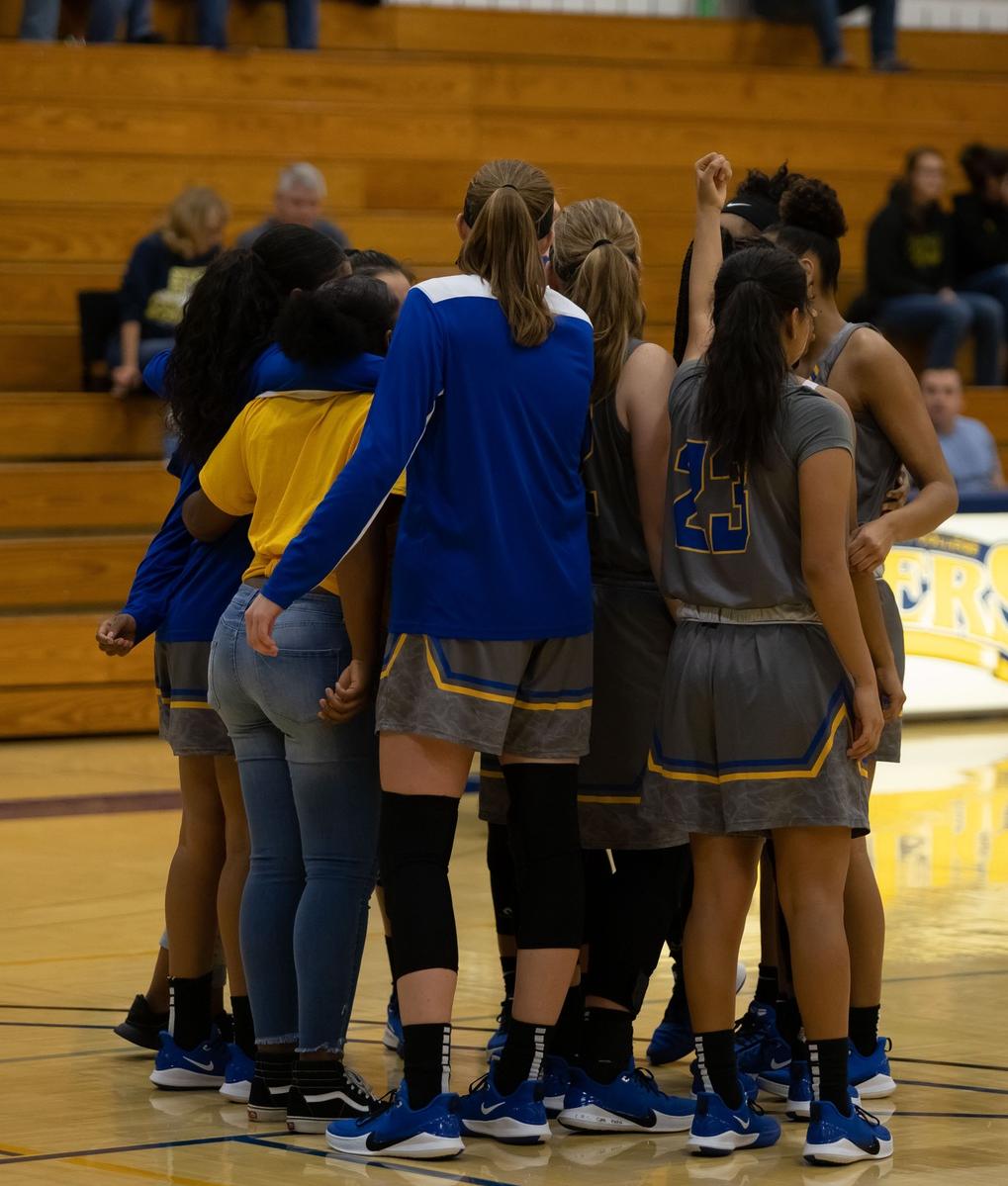 Iowa Lakes Women Kick off Conference Play