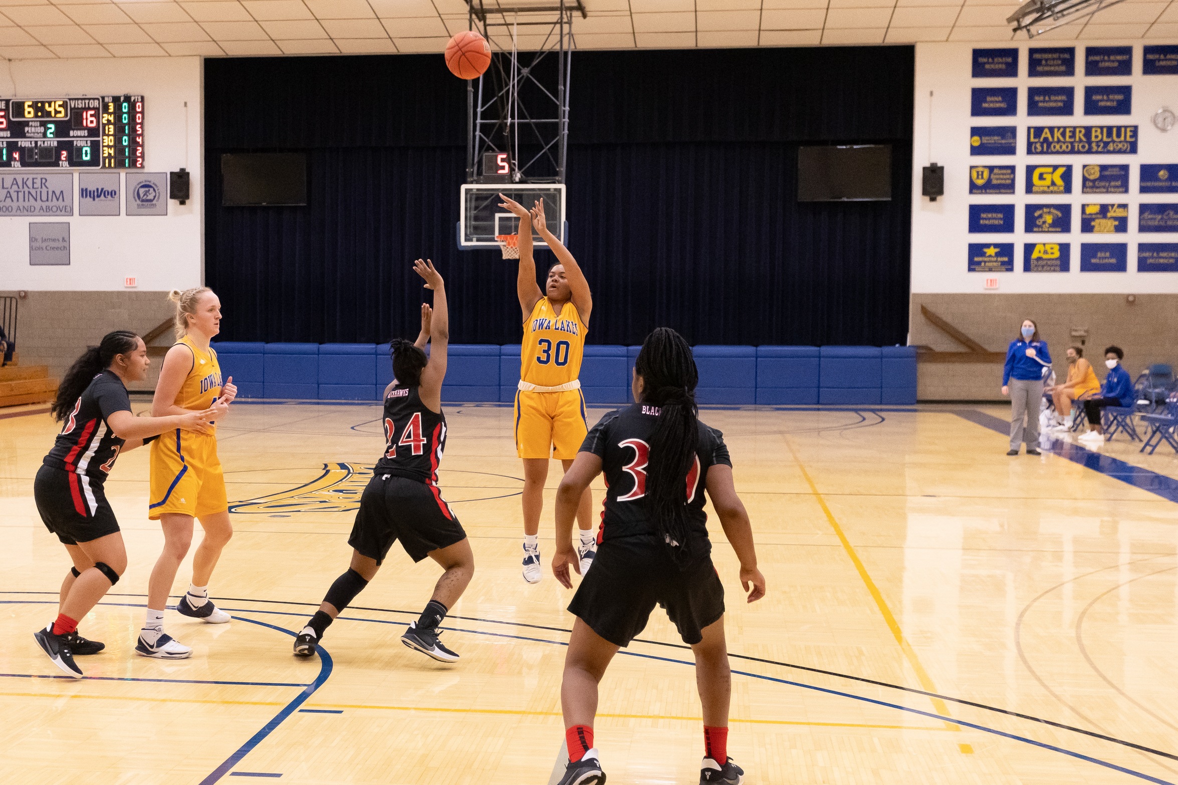 Lakers Fall at Home