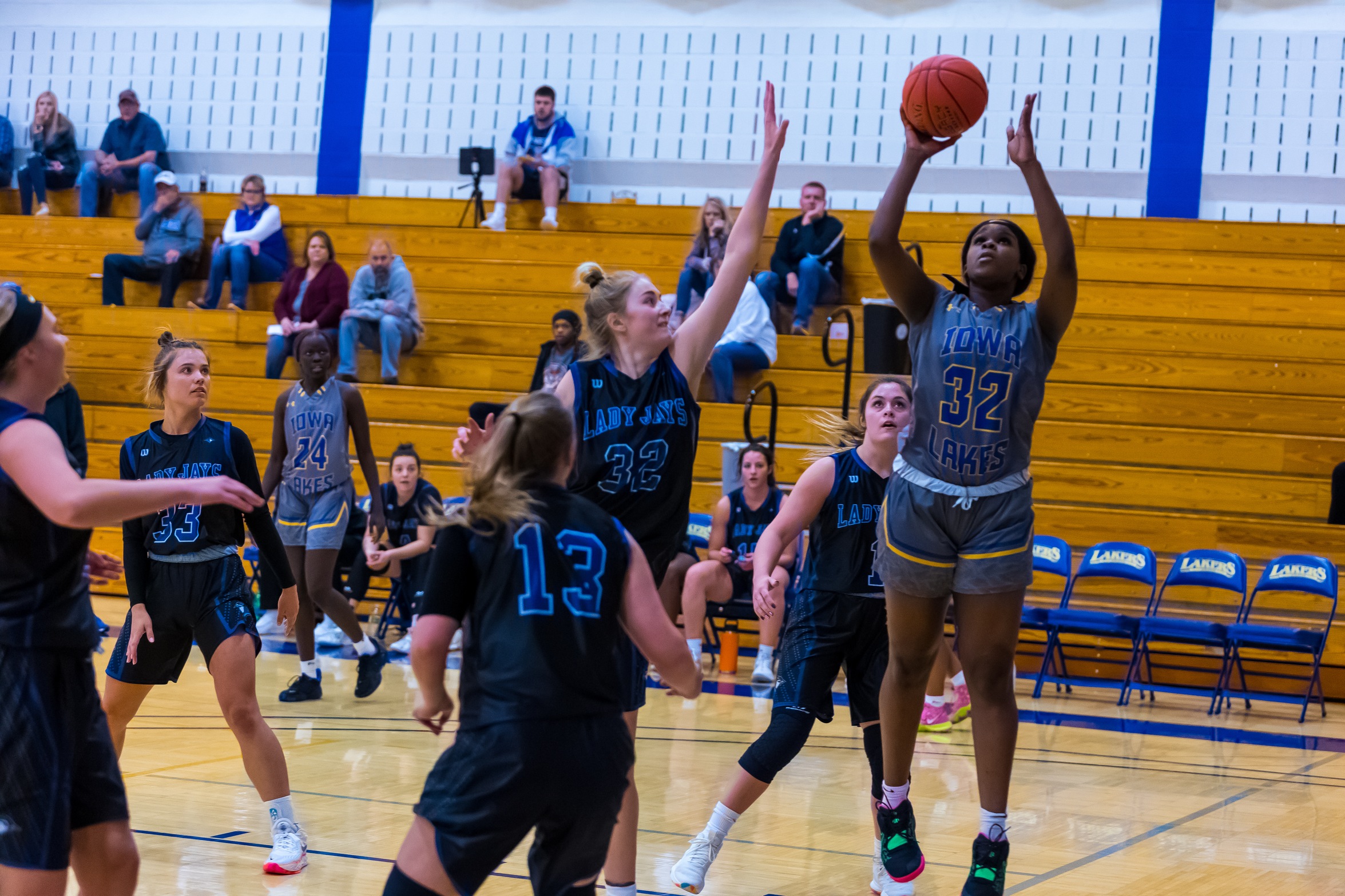 Lakers Go 1-1 at Pinnacle Bank Classic