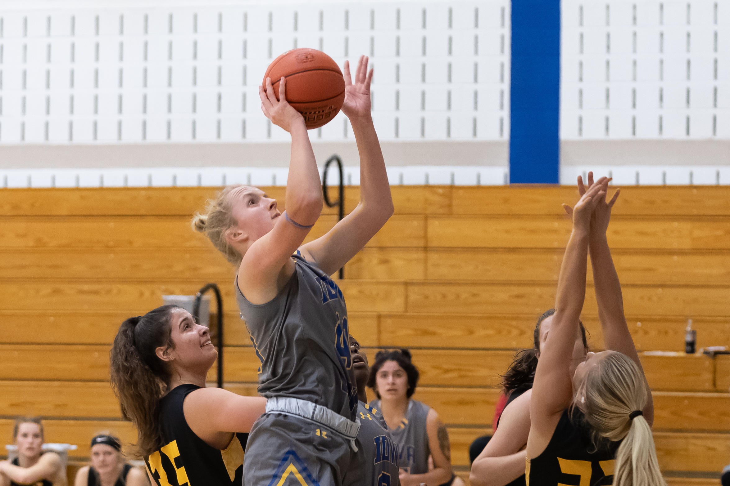 Lakers Go 1-1 at Emerson Classic