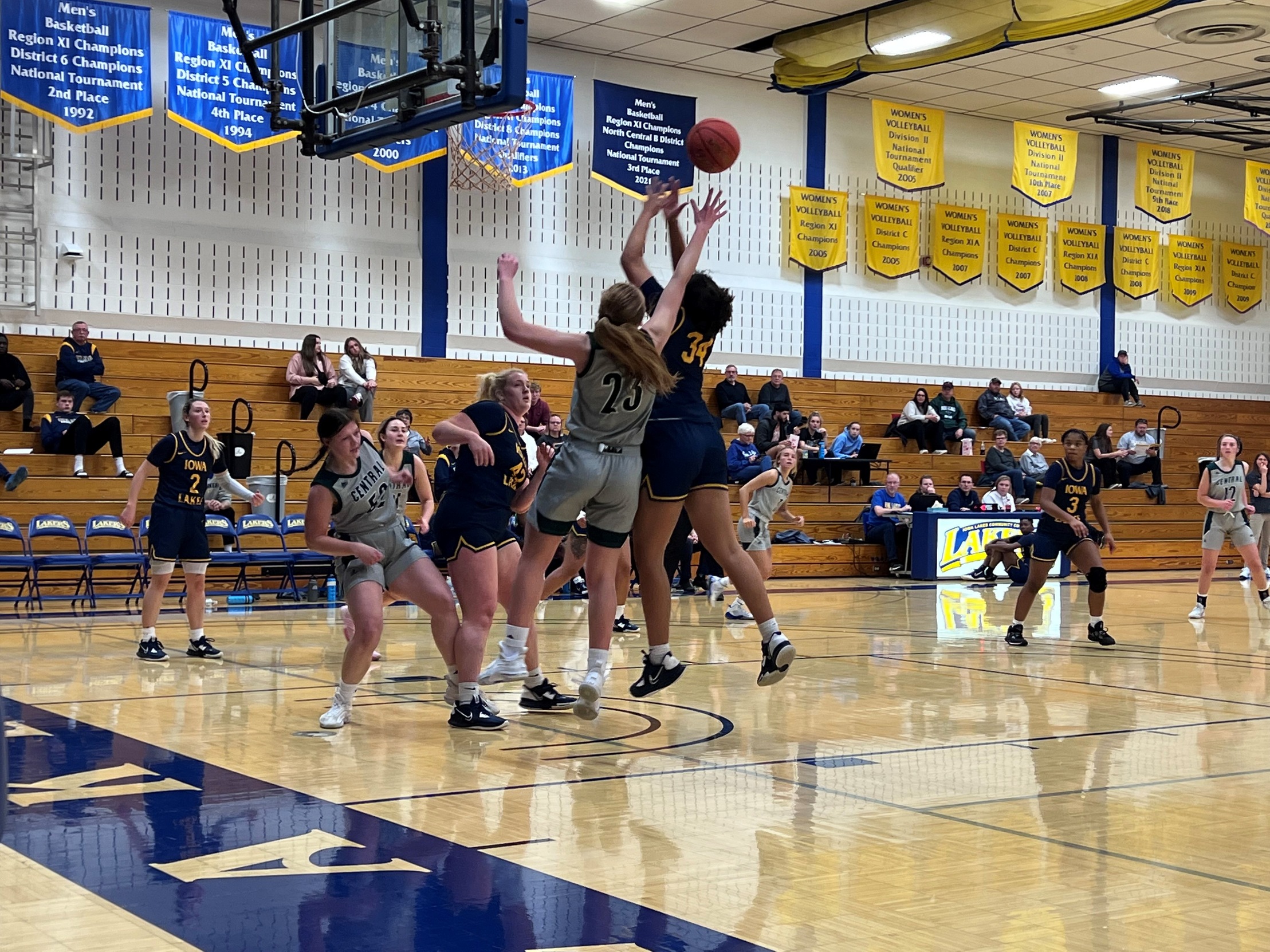 Lakers Go 2-0 on the Weekend