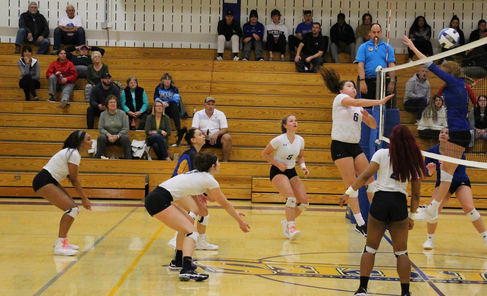 Lakers Split Second Day Matches to Close Out Captain Jack Classic