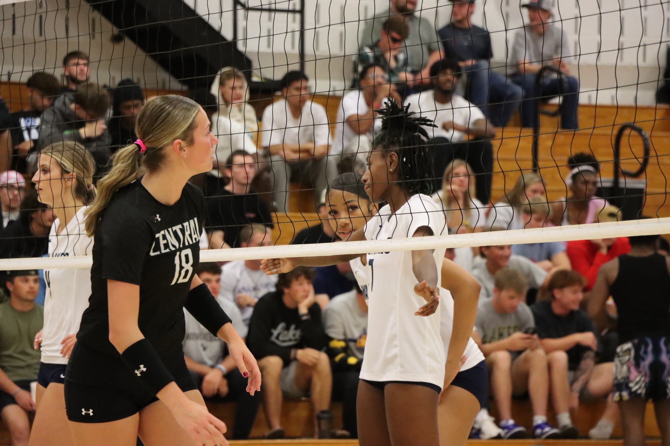Lakers Sweep Southwestern in Conference Showdown